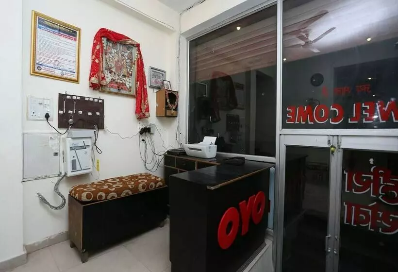 Oyo 30850 Hotel Hira