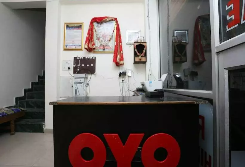 Oyo 30850 Hotel Hira