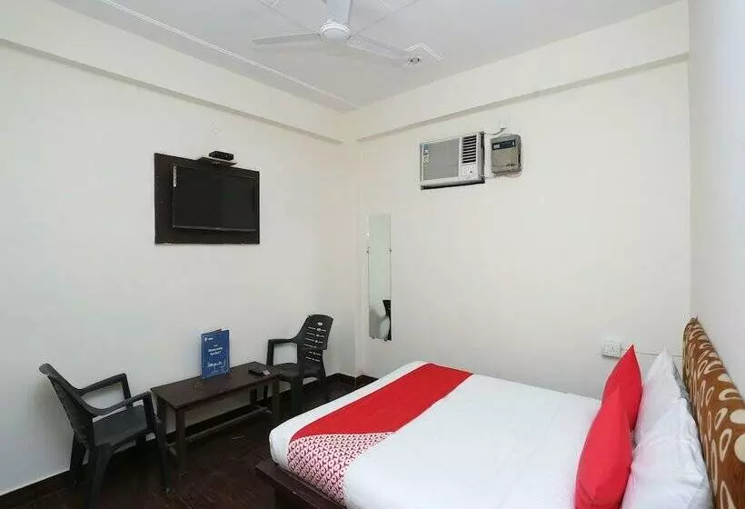 Oyo 30850 Hotel Hira