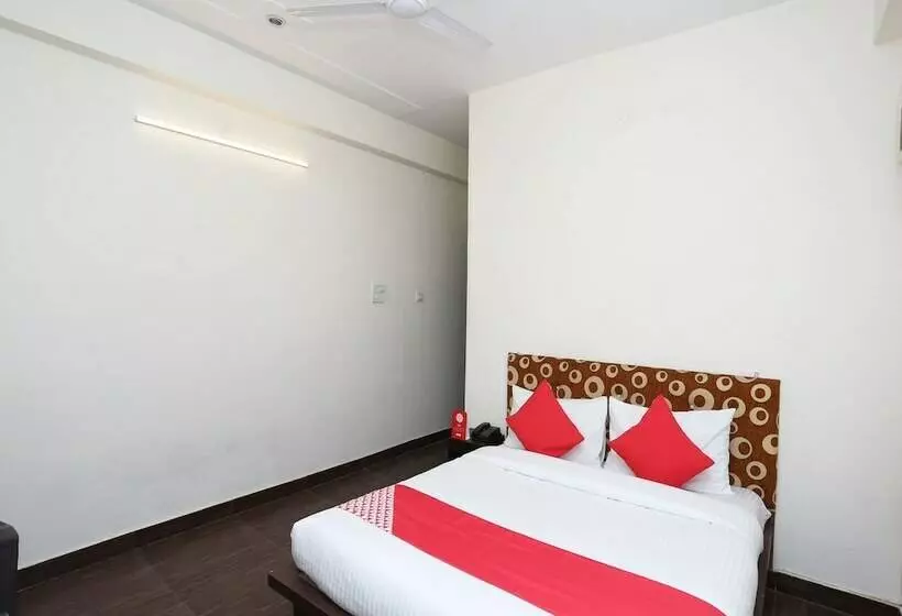 Oyo 30850 Hotel Hira