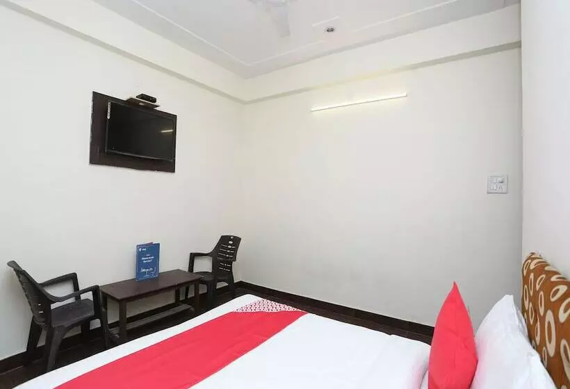 Oyo 30850 Hotel Hira