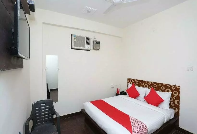Oyo 30850 Hotel Hira