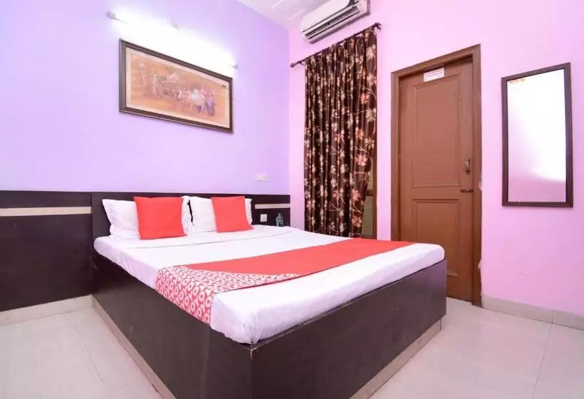 Oyo 33374 Hotel Kc