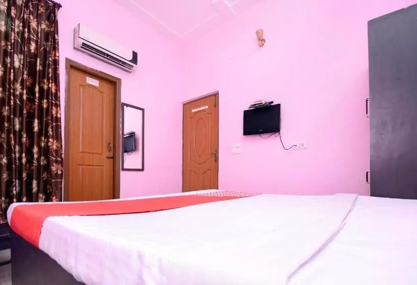 Oyo 33374 Hotel Kc