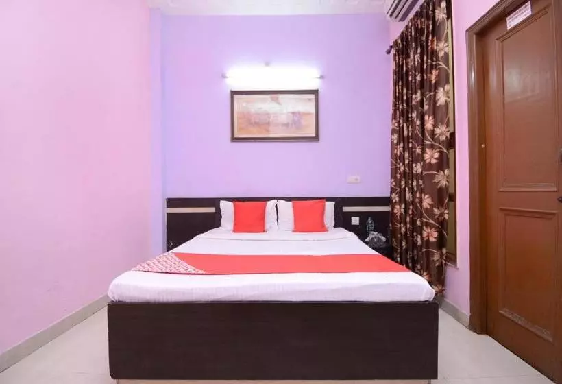 Oyo 33374 Hotel Kc