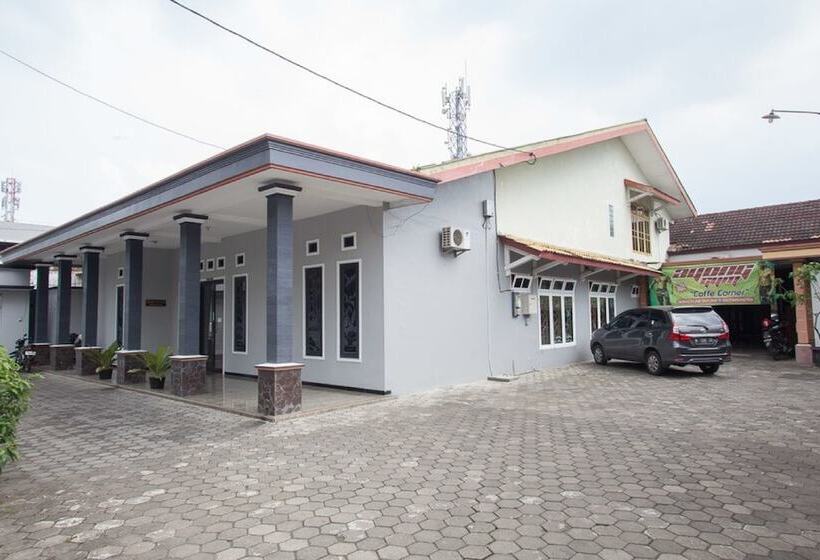 بنسيون Reddoorz Syariah @ Janti Malang