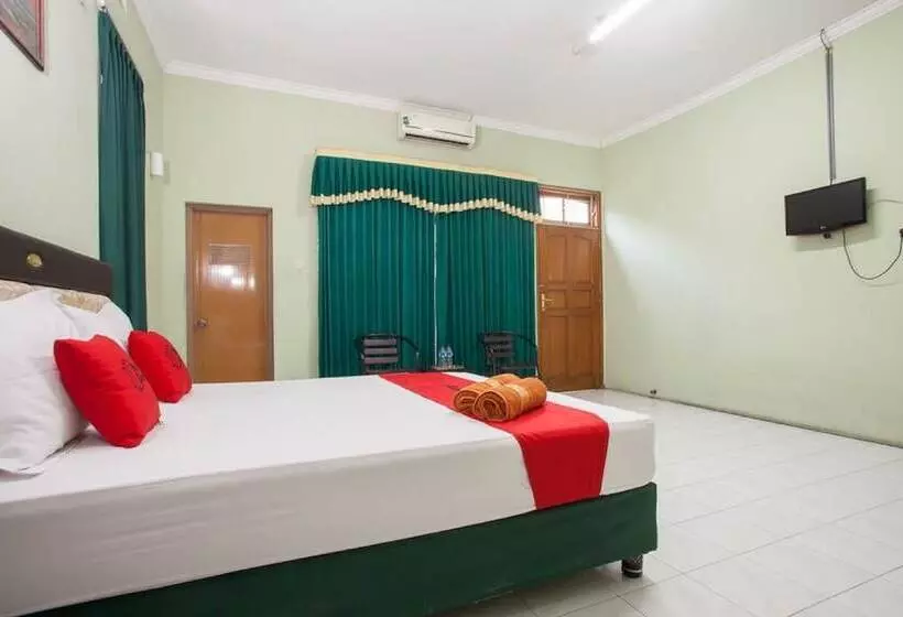 ペンション Reddoorz Syariah @ Janti Malang