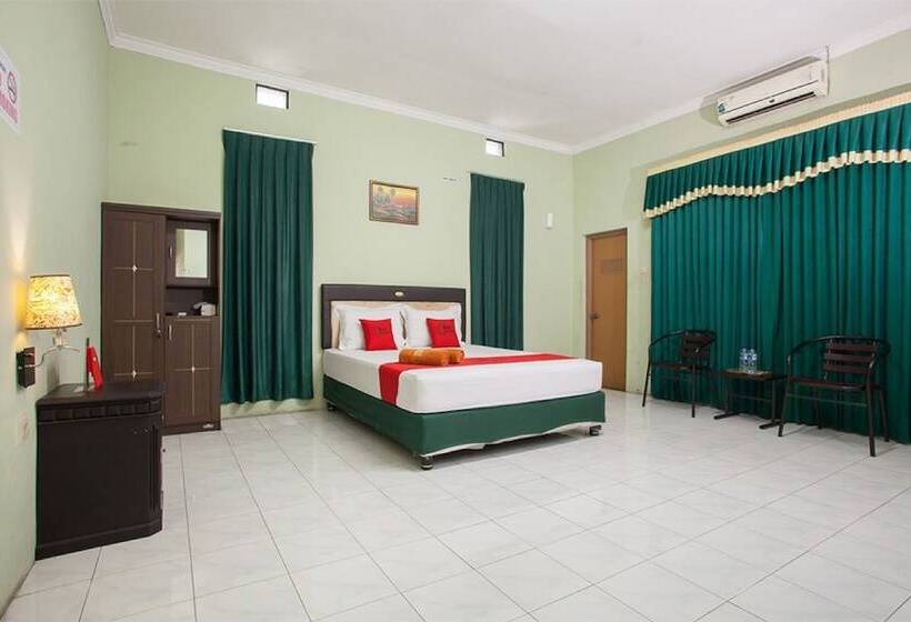 بنسيون Reddoorz Syariah @ Janti Malang