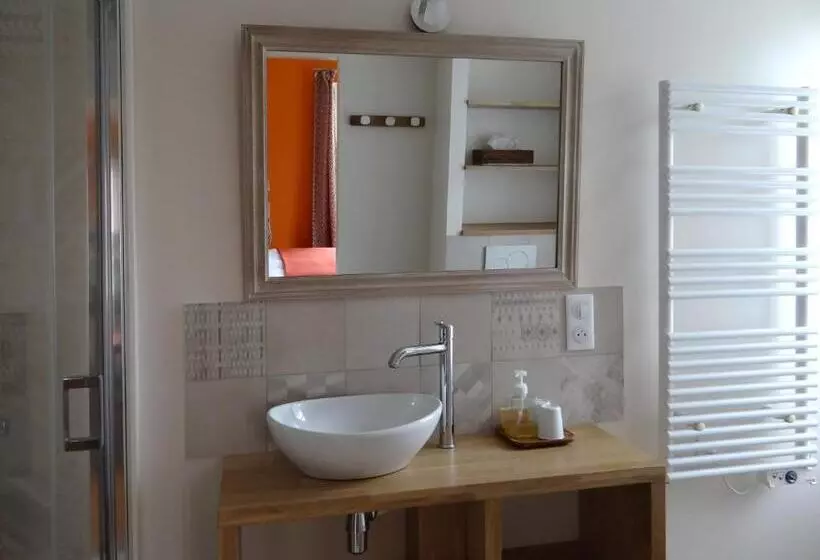 ベッドアンドブレックファースト Chambres D'hôtes Le Clos Bleu