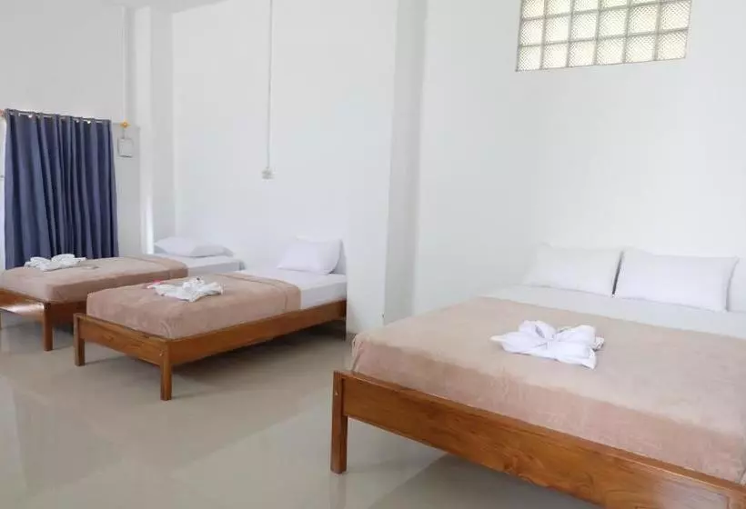 ベッドアンドブレックファースト Sky Bajo Hostel