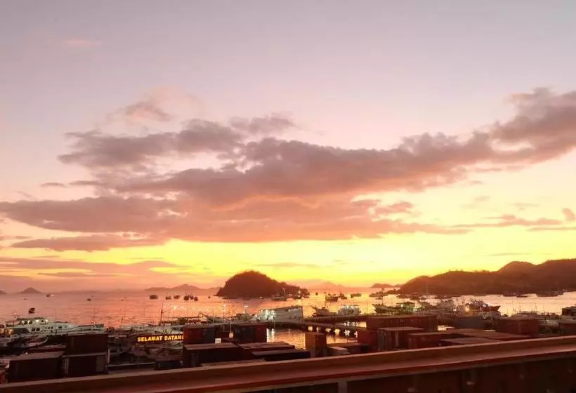 ベッドアンドブレックファースト Sky Bajo Hostel