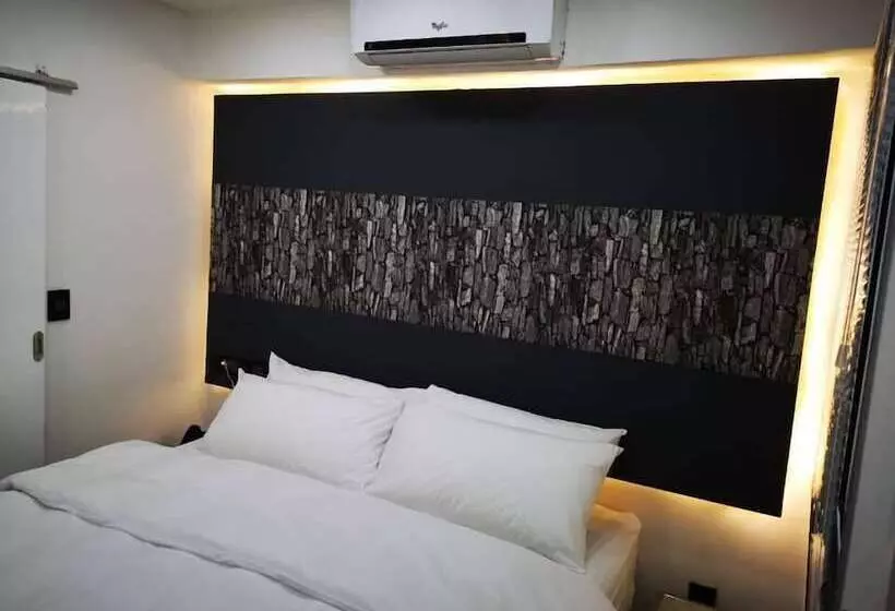 هتل Jardim Das Acácias