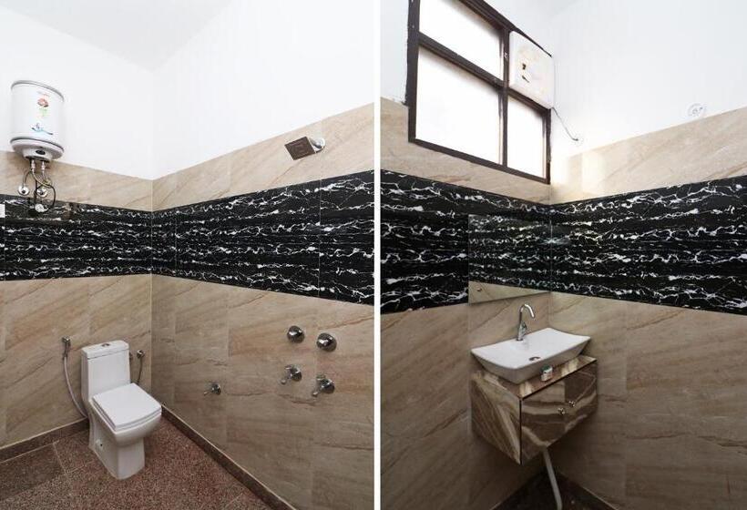 Hotel Oyo 28328 Rex Cabana