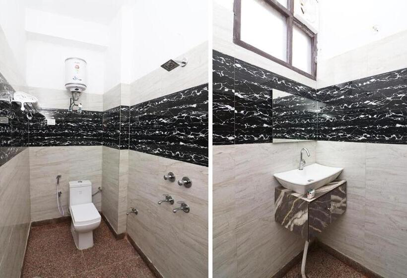 Hotel Oyo 28328 Rex Cabana