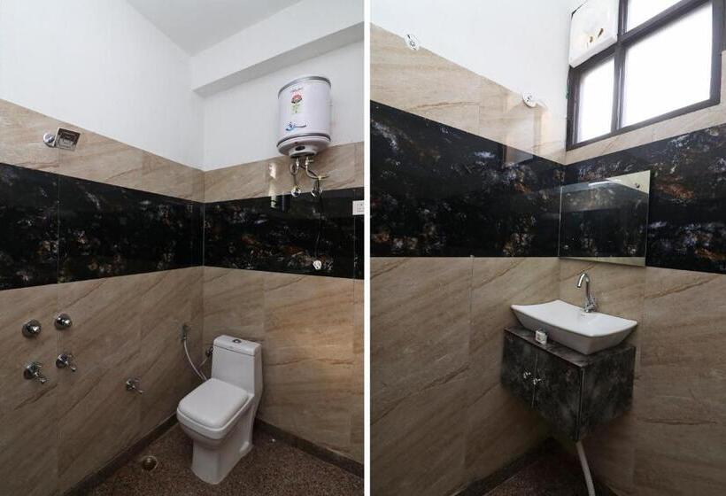 Hotel Oyo 28328 Rex Cabana