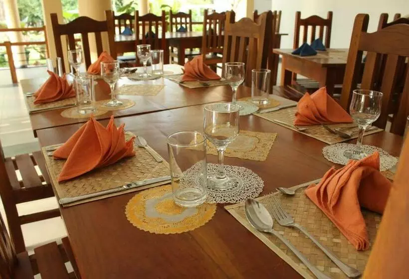 هتل Sigiriya Summer Resort