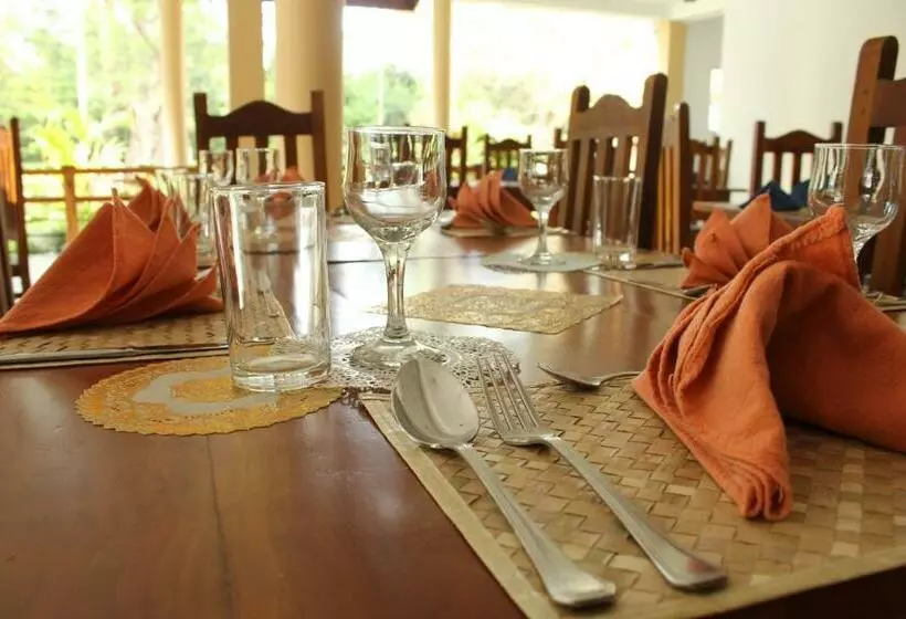 هتل Sigiriya Summer Resort