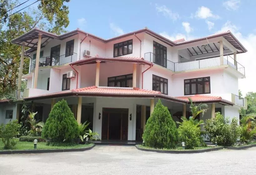 هتل Sigiriya Summer Resort