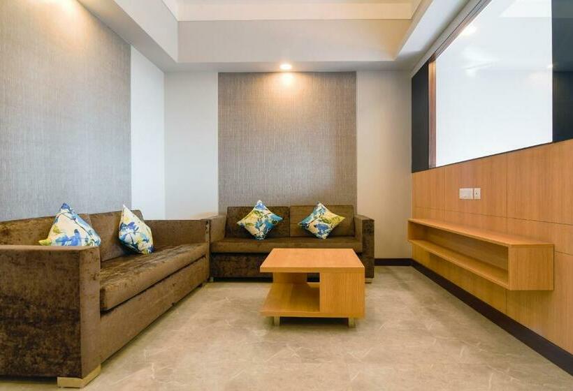 Fabhotel Sapphire 83