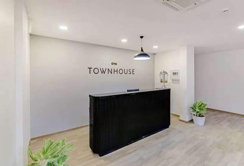 ホテル Oyo Townhouse 257 Orlanko Lake View