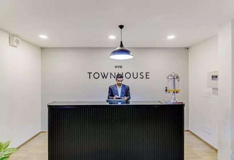 ホテル Oyo Townhouse 257 Orlanko Lake View
