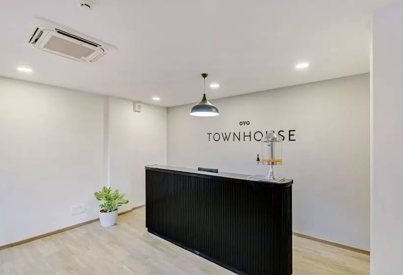ホテル Oyo Townhouse 257 Orlanko Lake View