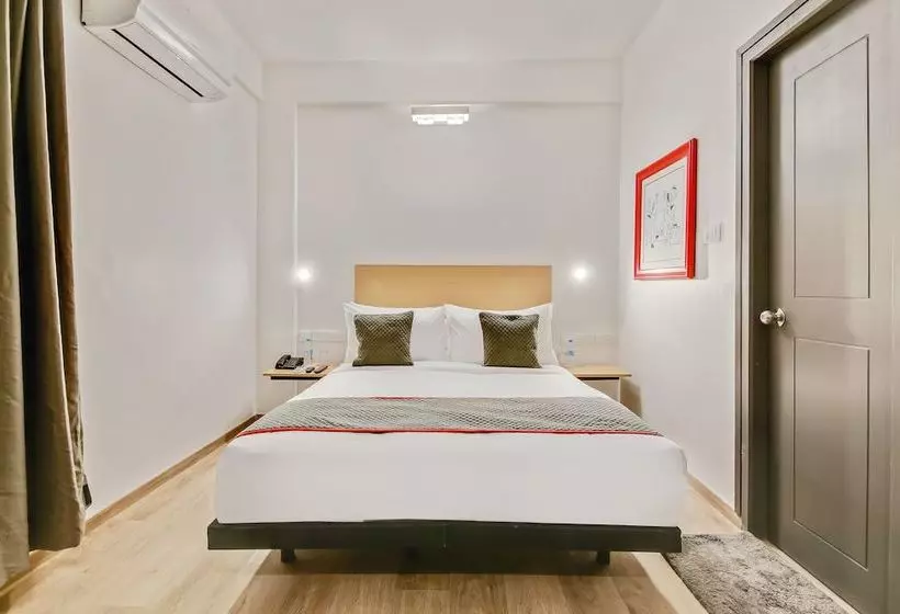 ホテル Oyo Townhouse 257 Orlanko Lake View