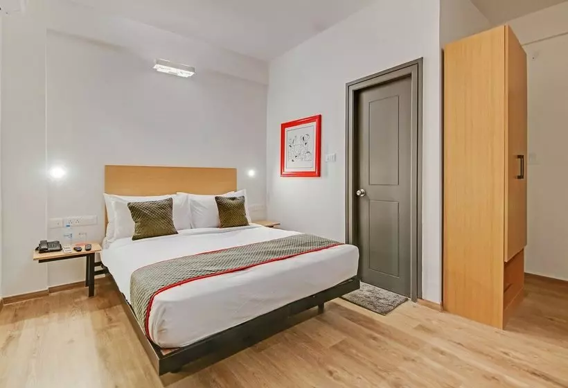 ホテル Oyo Townhouse 257 Orlanko Lake View