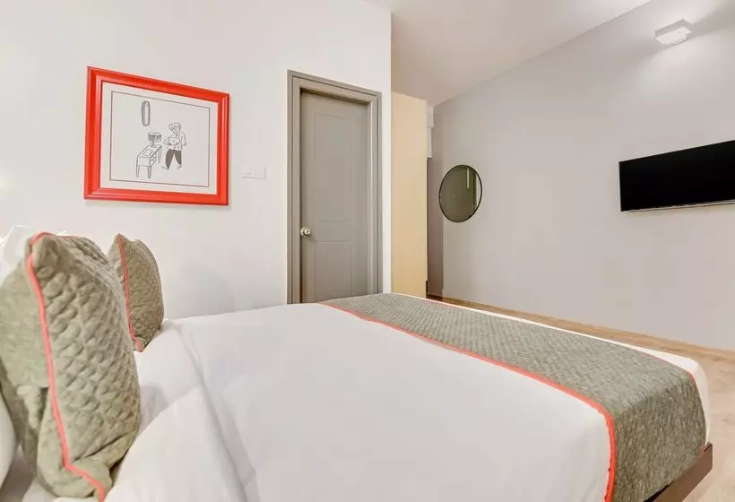 ホテル Oyo Townhouse 257 Orlanko Lake View