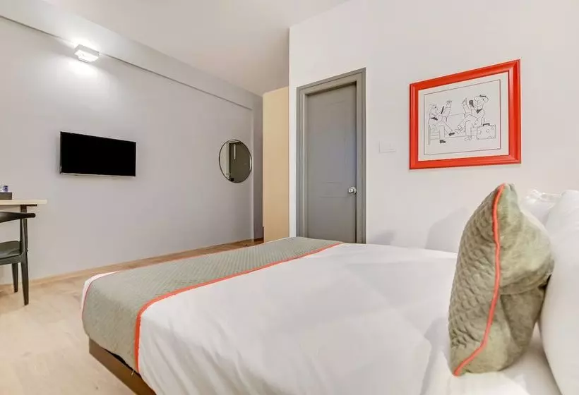 ホテル Oyo Townhouse 257 Orlanko Lake View