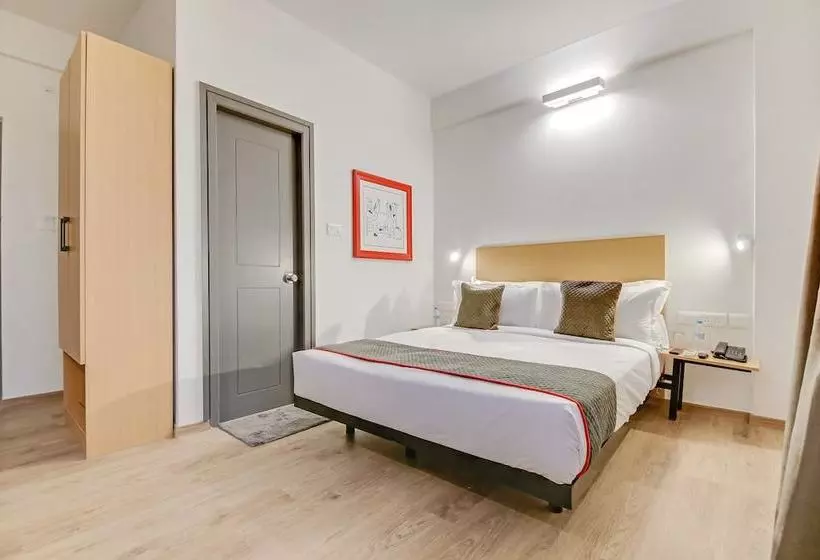 ホテル Oyo Townhouse 257 Orlanko Lake View
