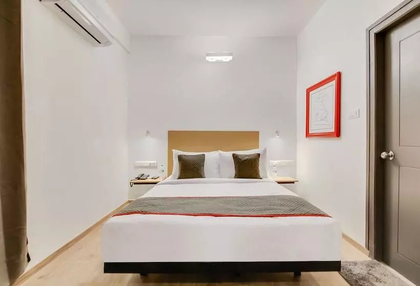 ホテル Oyo Townhouse 257 Orlanko Lake View