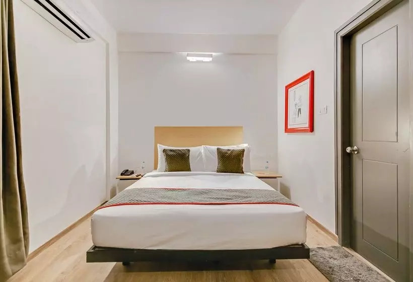 ホテル Oyo Townhouse 257 Orlanko Lake View
