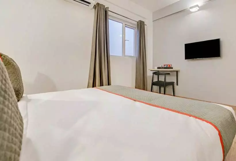 ホテル Oyo Townhouse 257 Orlanko Lake View