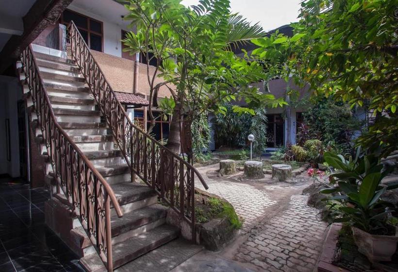 فندق Reddoorz @ Panglima Sudirman Probolinggo