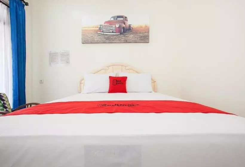 ホテル Reddoorz @ Panglima Sudirman Probolinggo