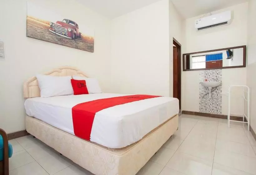 ホテル Reddoorz @ Panglima Sudirman Probolinggo