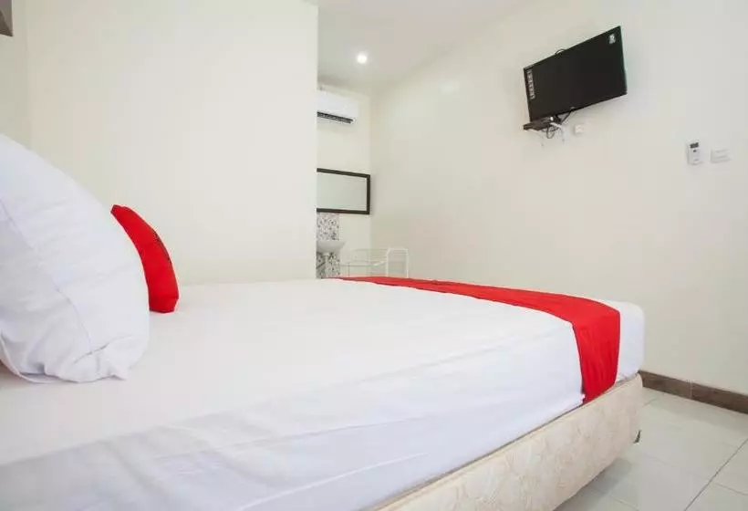 ホテル Reddoorz @ Panglima Sudirman Probolinggo