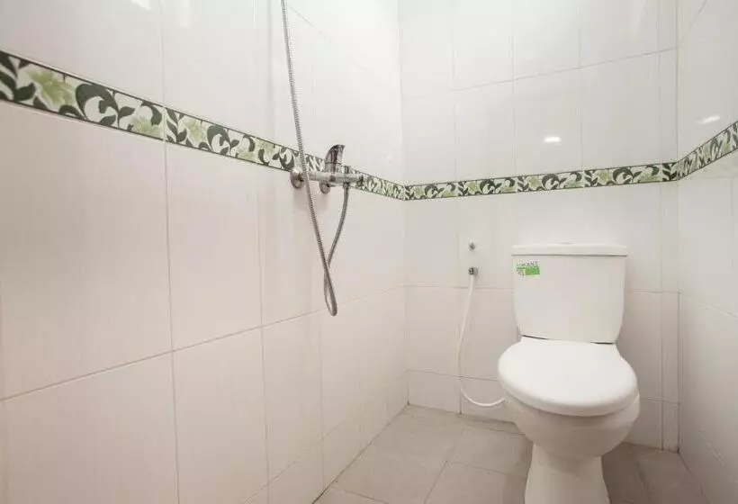 ホテル Reddoorz @ Panglima Sudirman Probolinggo