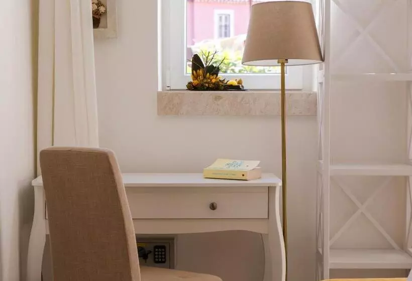 پانسیون Suites Amália Guesthouse Near Rossio Square