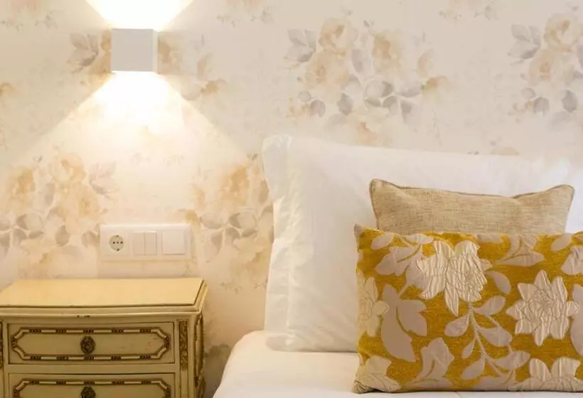 پانسیون Suites Amália Guesthouse Near Rossio Square