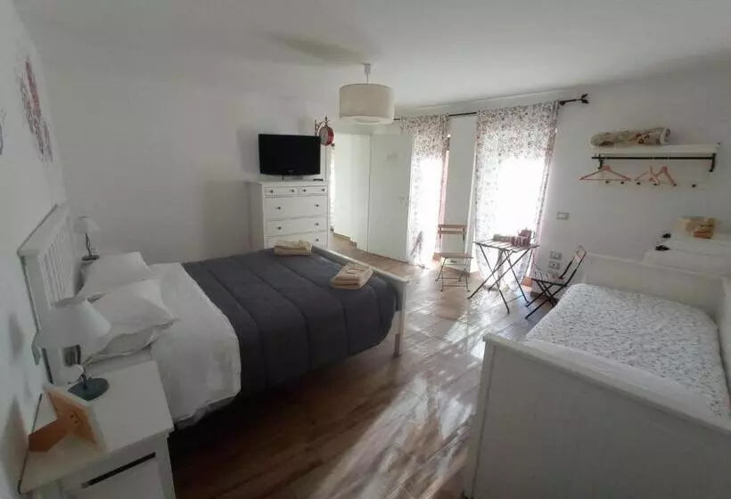 ベッドアンドブレックファースト La Tana Del Ghiro Locazione Turistica