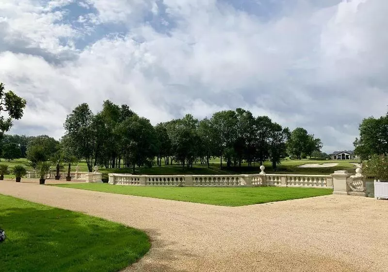 ホテル Alexandra Palace  La Maison Younan