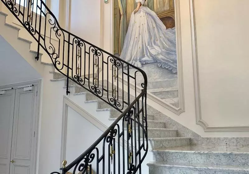 ホテル Alexandra Palace  La Maison Younan