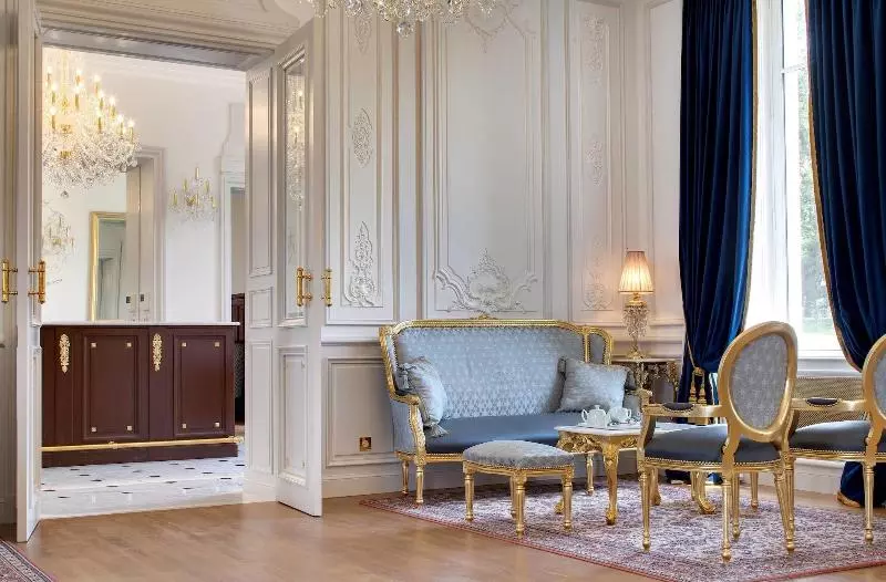 ホテル Alexandra Palace  La Maison Younan