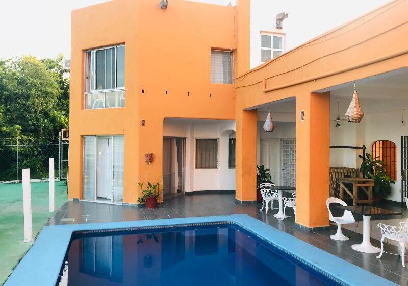 ペンション Casa Mexicana La Reyna