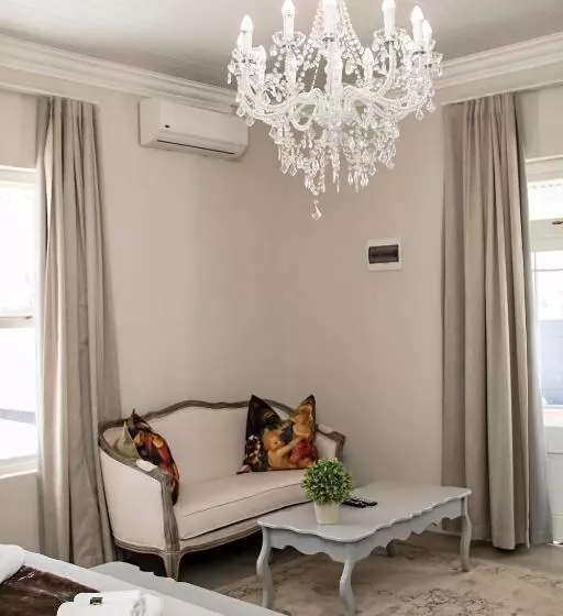 Majatalo French Karoo Guesthouse