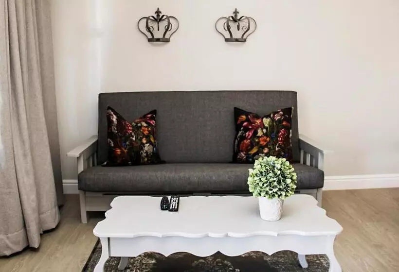 Majatalo French Karoo Guesthouse