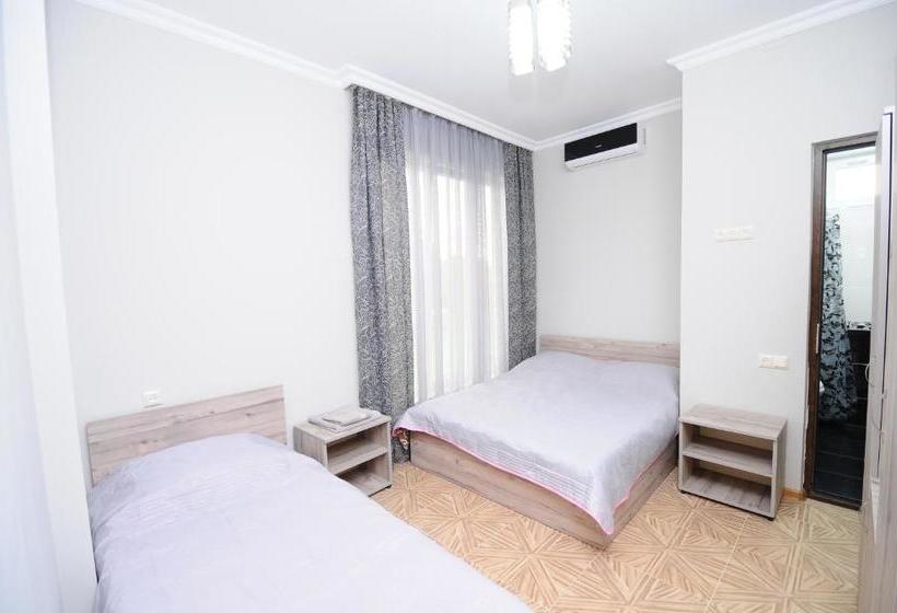 پانسیون Guest House Giorgi