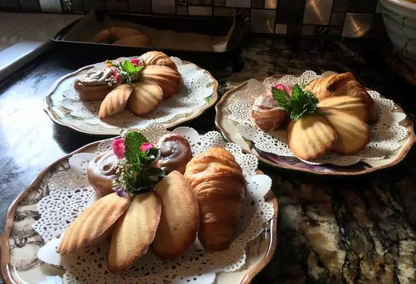 Greenfield Manor B&bthe Cottage